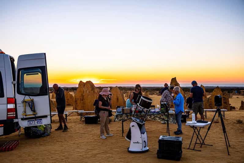 Pinnacles Desert: Sunset BBQ & Stargazing Tour +Sandboarding