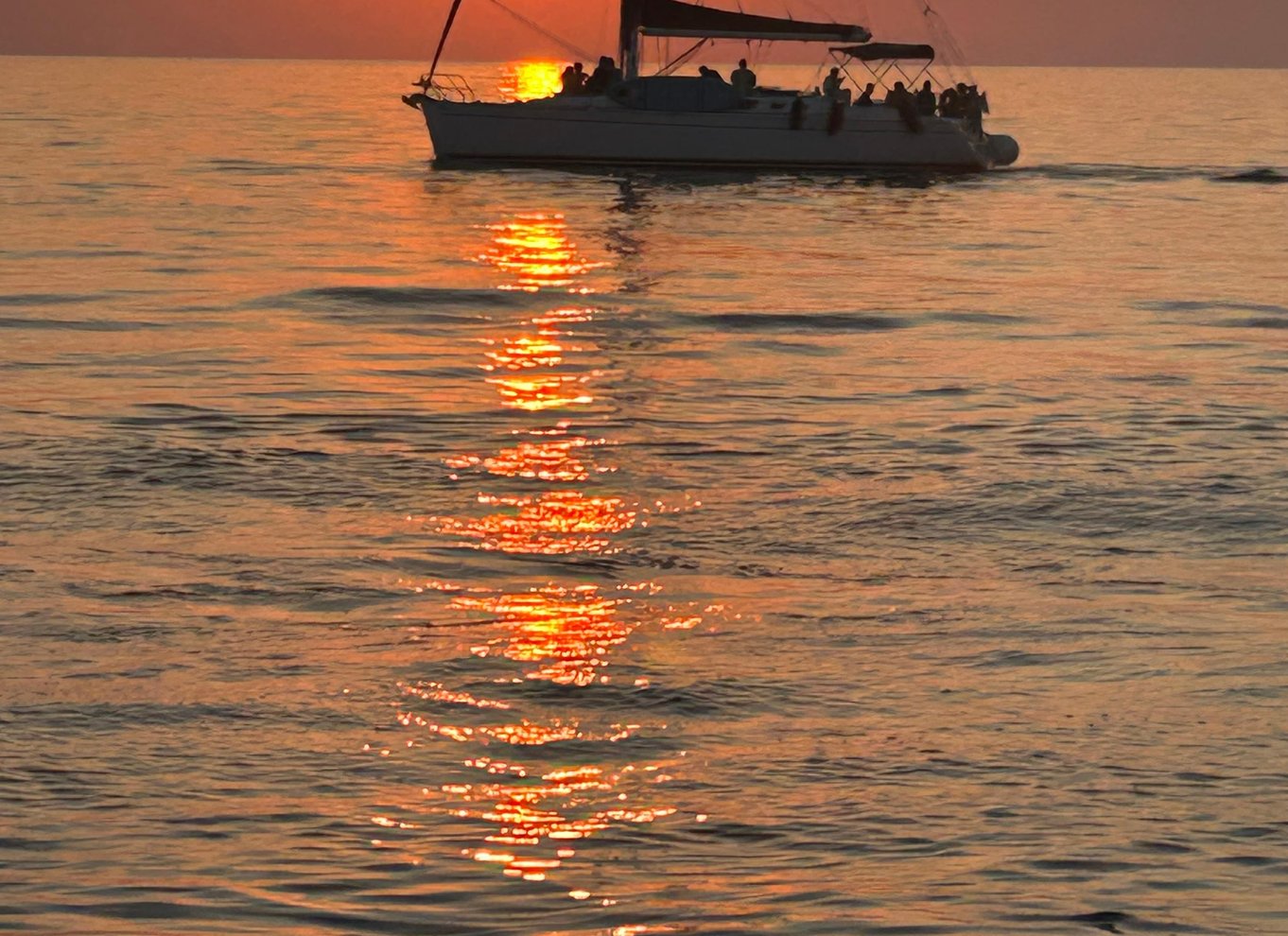 Heraklion: Dia Island Sunset Boat Tour med middag