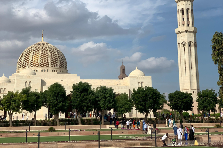 Muscat: Private Highlights the landmark of old town