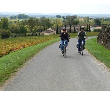 St. Emilion: Emilio: Félnapos e-bike és bortúra borral és sajttal