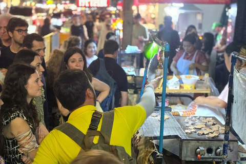 Bangkok: Street Food Tasting Tour at Night