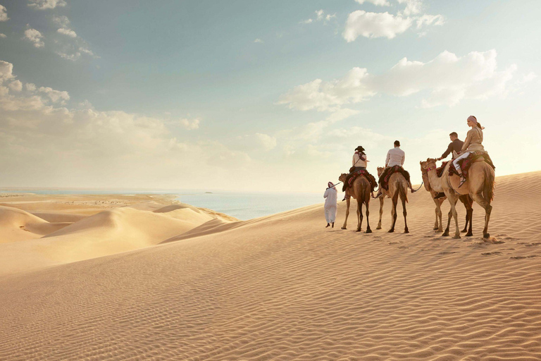 Safari a Doha con giro in cammello, sandboarding e falchiSafari a Doha con giro in cammello Sanboarding e falchi