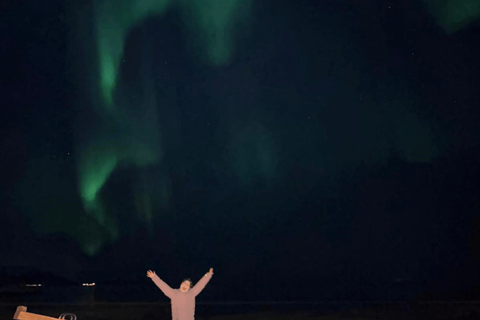 Tromsø: Northern Lights Tour with Photos & Snacks