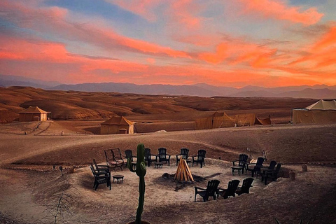 Dîner dans le désert d'Agafay à Marrakech avec promenade à dos de chameau