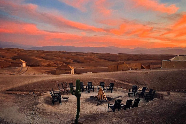 Dîner dans le désert d'Agafay à Marrakech avec promenade à dos de chameau