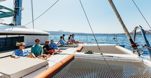 Santorini: Luxury Catamaran Day Trip with Meal and Open Bar