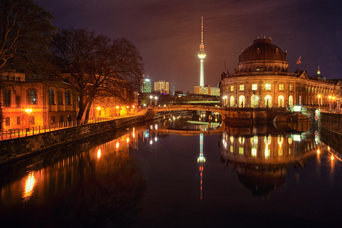 Berlin: City tour at night with illuminated sights