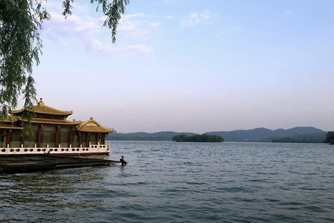 From Shanghai: West Lake Hiking Day Trip with Longjing Tea private tour option