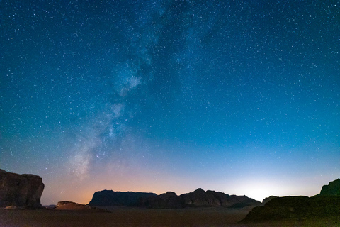 Från Wadi Rum: 1 natt under stjärnorna med jeeptur och måltiderThe Camping - Sova under stjärnorna med 3 timmars rundtur + kamel