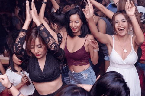 Tour della vita notturna di Phuket: avventura tra i bar e i club VIP di PatongTour della vita notturna di Phuket: tour dei bar e dei club con ingresso gratuito