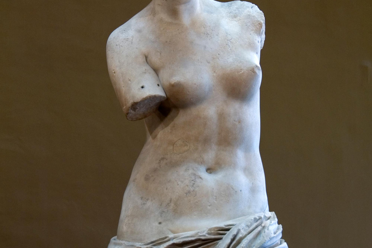 Paris: Louvre Museum Family Treasure Hunt for Kids