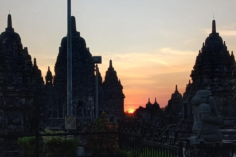 TRAMONTO DI PRAMBANAN