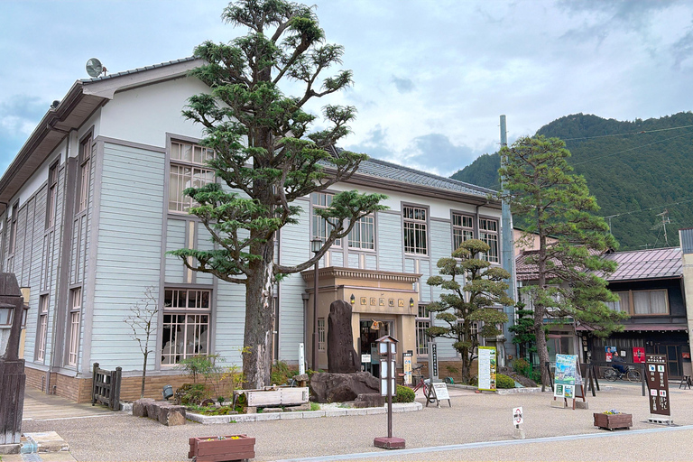 Gujo Hachiman Day Trip: Mountain Castle & Traditional Town The popular Gujyo town tour