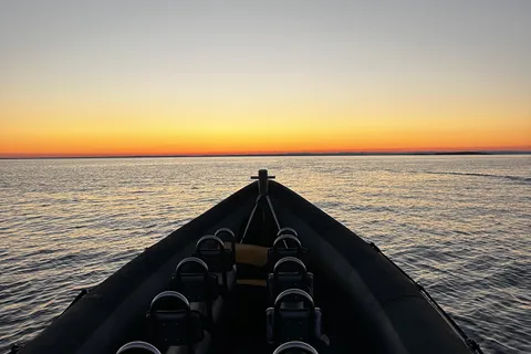 Passeio de barco RIB com visita ao farol no Arquipélago mágico
