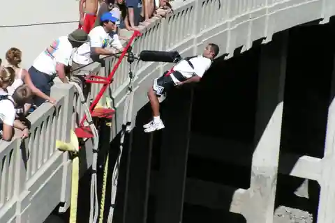 Los Angeles: Bungee Jumping Day Trip to Bridge To Nowhere