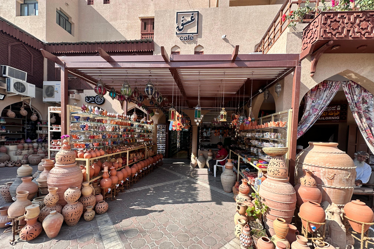 Muscat : Explore Nizwa Fort and Souq