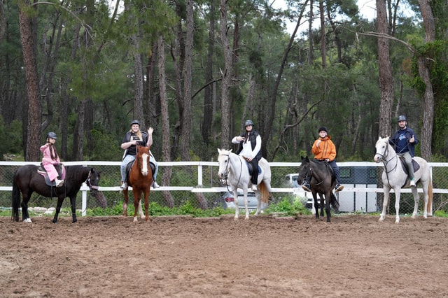 Kemer: Guided Horseback Riding Tour with Hotel Transfer