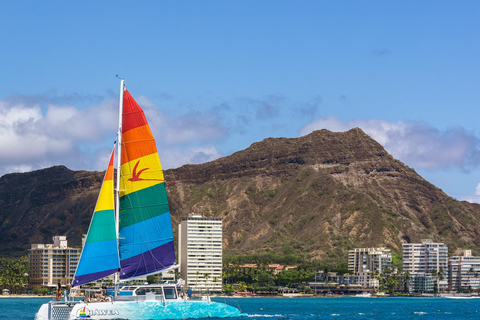 Honolulu: Katamarankryssning med drinkWaikiki Aloha Hour Sail