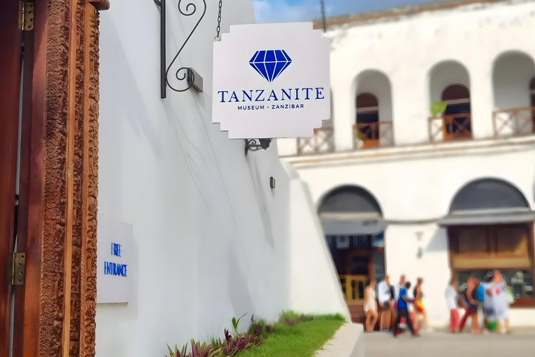 زنجبار: تذكرة دخول متحف التنزانيت ومتجر المجوهراتجولة مع نقطة الالتقاء في مبنى الحصن القديم