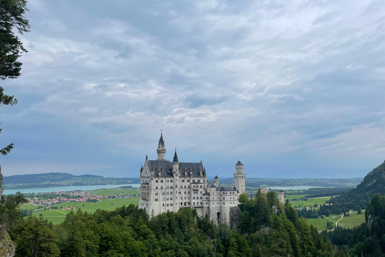 Hohenschwangau: Guided Tour to Neuschwanstein Castle, including tickets Hohenschwangau: Neuschwanstein Castle Tour with Guide and Ticket