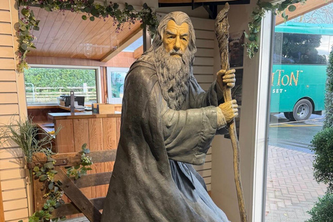 Auckland: Hobbiton& Waitomo private Tour with Hotel Pickup