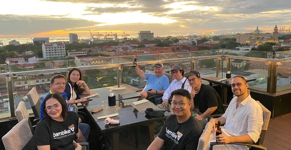 Manila: Geführte Bambus-Radtour bei Sonnenuntergang in Intramuros