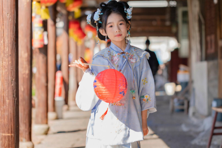 Hangzhou: Exploring the Watertown of Hanfu and Hotpot