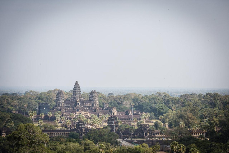 Passeio de balão em Angkor ao nascer ou ao pôr do sol e traslado de ida e volta