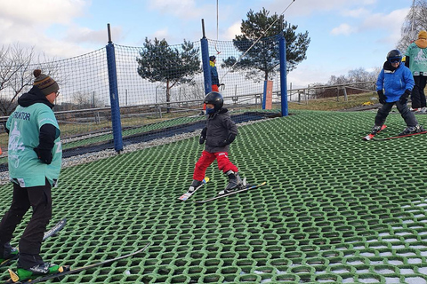 Warsaw: ski lesson near city center on an artificial slope