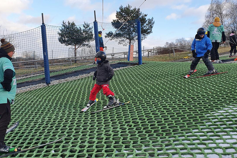 Warsaw: ski lesson near city center on an artificial slope