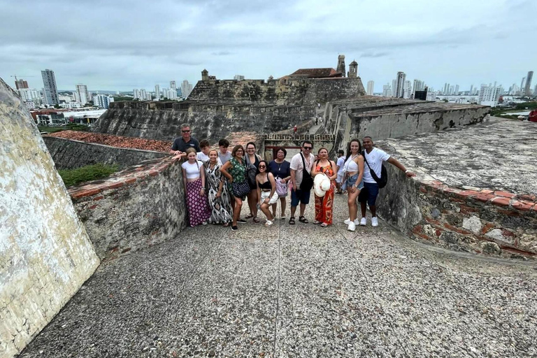 Tour a pie por el Castillo de San Felipe y Getsemani con ticket de entrada