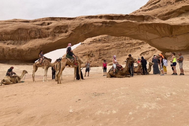 Tour naar Wadi Rum vanuit Amman of de hele dag over de Dode ZeeTour naar Wadi Rum vanuit Amman of DeadSea Minivan van een hele dag 7pax