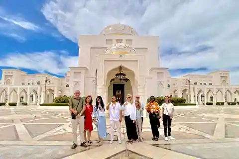Abu Dhabi: Inside Qasr Al Watan Walking Tour