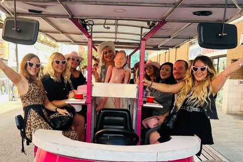 Passeio de bicicleta de luxo em Belfast para uma festa de despedida de solteira rosa