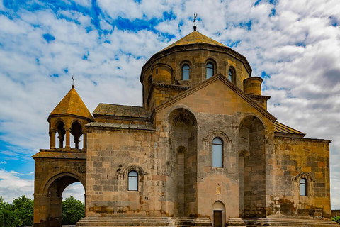 Desde Ereván: Catedral de Echmiadzin y templo de ZvartnotsTour privado con guía