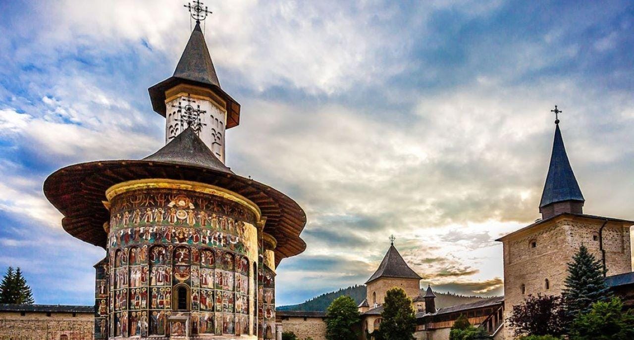 Private Tour von Bukarest zu den bemalten Klöstern-UNESCO
