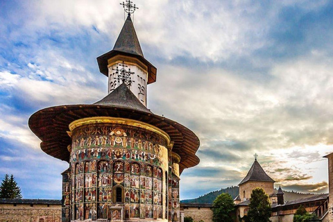 Tour privado desde Bucarest a los Monasterios de la UNESCO, Moldavia