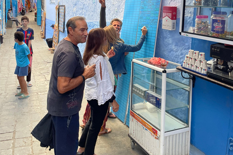 Au départ de Tanger : Excursion privée d&#039;une journée dans la ville bleue.Excursion privée d&#039;une journée dans la ville bleue