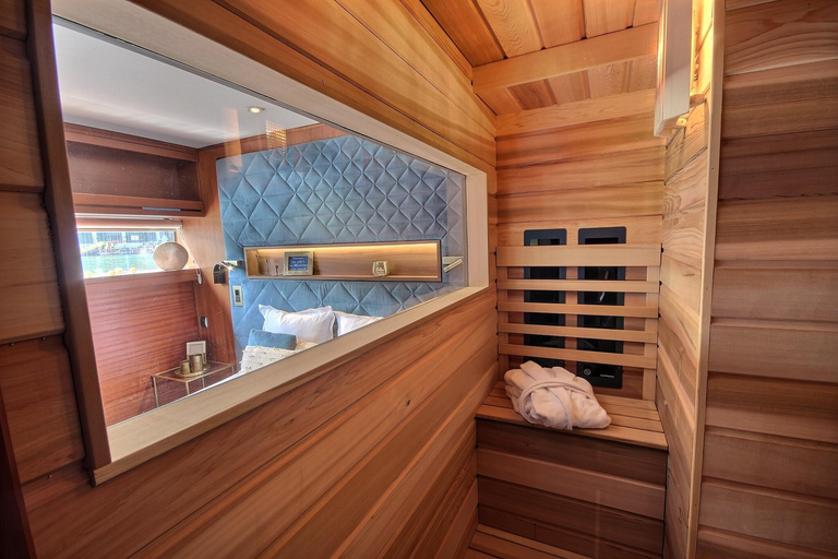 París: Estancia en el Hotel Seine Yacht y espectáculo de Cabaret Latino Paradis