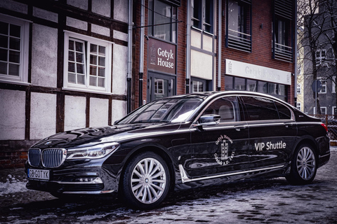 Luxury limousines – pickup from the airport Airport transfer, 6 am to 10 pm