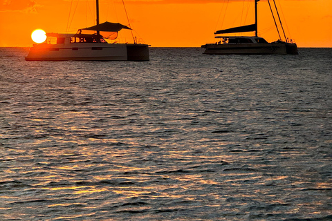 Les Trois-Îlets: Sunset Boat Trip, Swimming, and Aperitif Les Trois-Îlets: Sunset by boat, swimming, and aperitif
