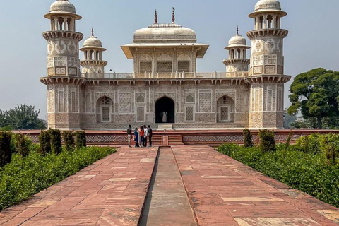 Agra: Skip-the-Line Taj Mahal Express Entry Ticket