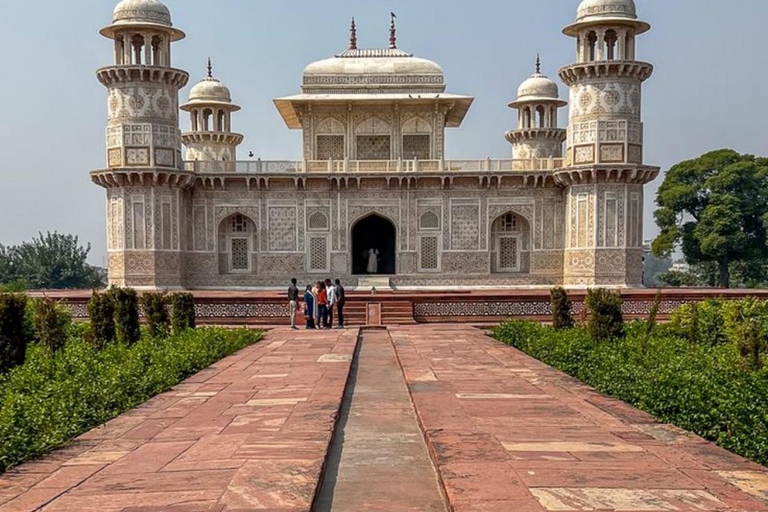 Agra: Skip-the-Line Taj Mahal Express Entry Ticket