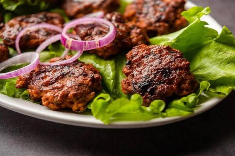 From Delhi: Private Taj Mahal tour with popular guide From Delhi:-Guide, tickets, transport, lunch(all inclusive)