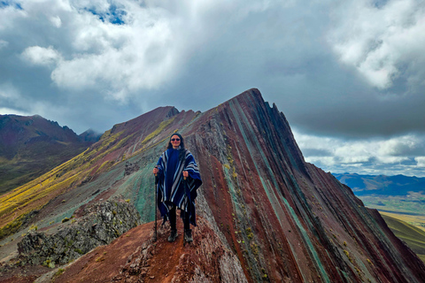 From Cusco: Pallay Poncho Easy Hike with Lunch Pallay Poncho Easy Hiking Adventure—No Crowds (Group Tour)