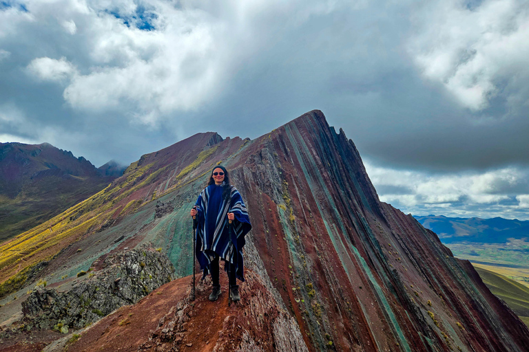 From Cusco: Pallay Poncho Easy Hike with Lunch Pallay Poncho Easy Hiking Adventure—No Crowds (Group Tour)
