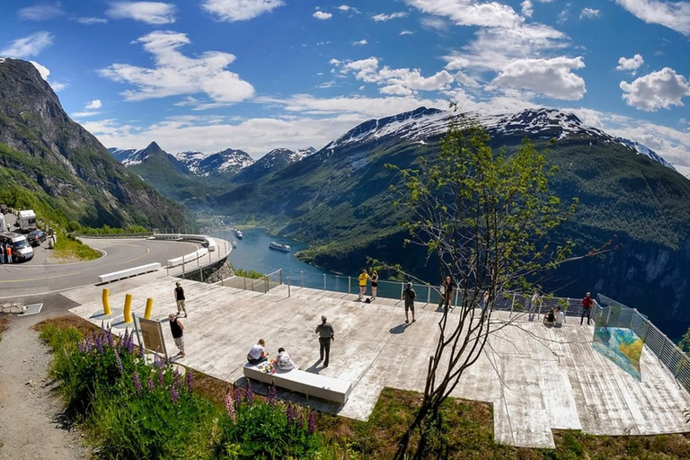 From Hellesylt: Geiranger Highlights Tour with Photo Stops