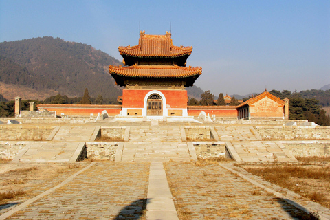 En dags östra Qing Tomb Tour med Peking engelska förare