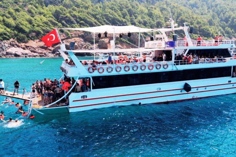 Alanya-Küstenkreuzfahrt: Sonne, Schwimmen und AusblickeTreffpunkt im Hafen von Alanya Am Boot