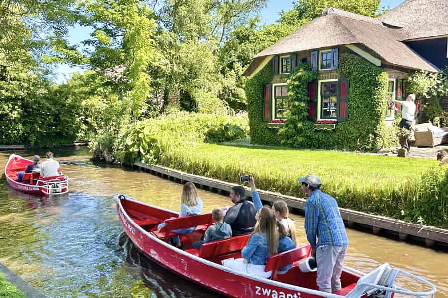 Ab Amsterdam: Tour nach Giethoorn, dem niederländischen Venedig, & Bootsfahrt. Foto: GetYourGuide